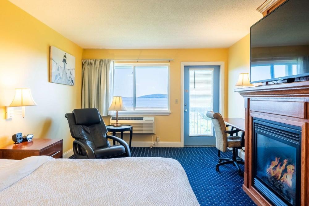 Fireside Inn, Ocean's Edge Image 32