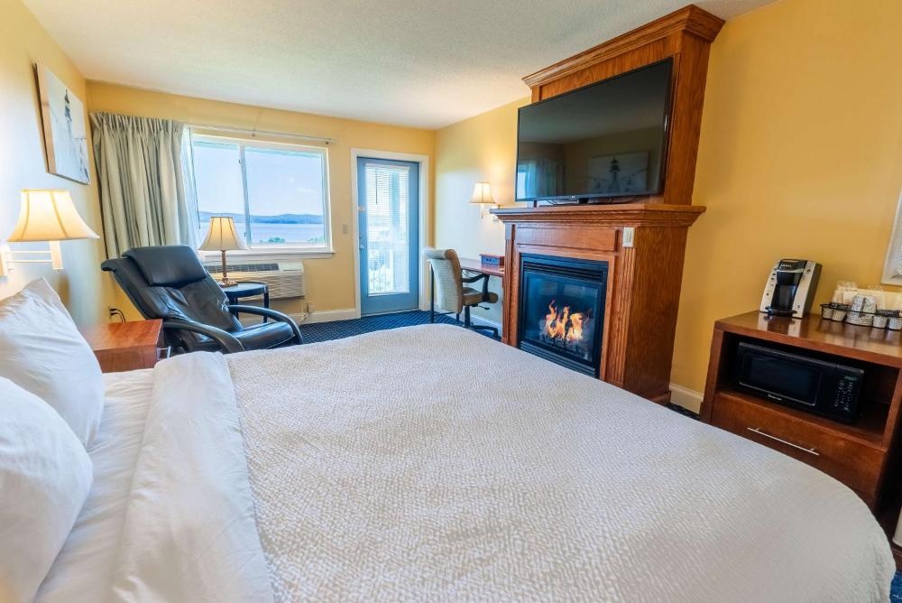 Fireside Inn, Ocean's Edge Image 33