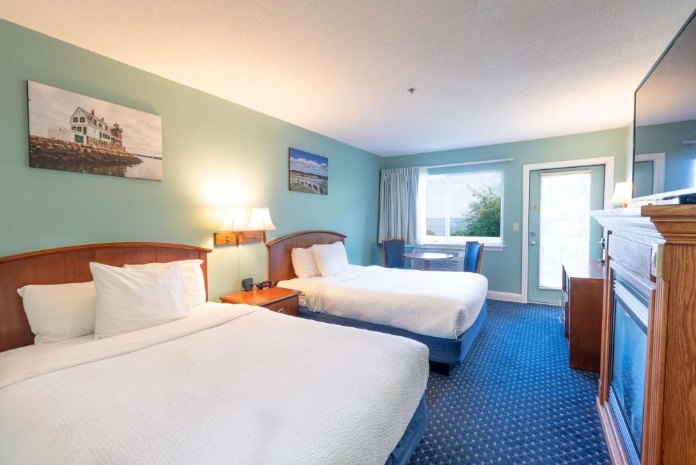 Fireside Inn, Ocean's Edge Image 49