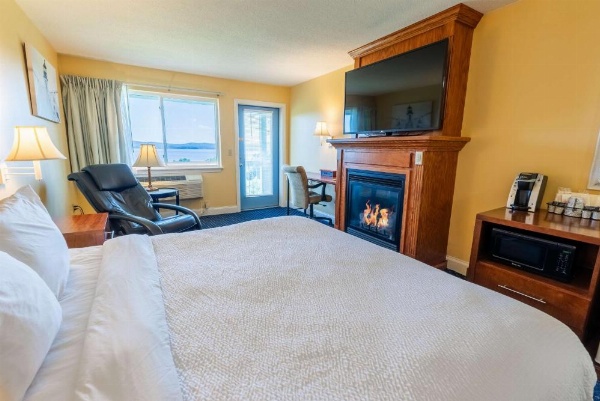 Fireside Inn, Ocean's Edge image 33